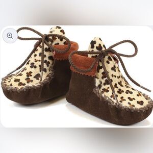 Itasca Leathergoods Baby/Infant Wapsi 'Meow' Leopard Moccasin/Shoes. Large. NWOT